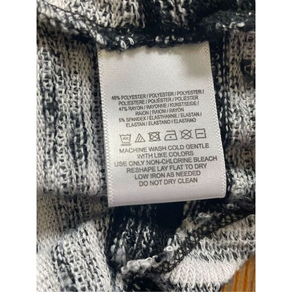 Anthropologie Meadow Rue knit sweater sharkbite hem sleeveless shirt size small - Picture 8 of 8